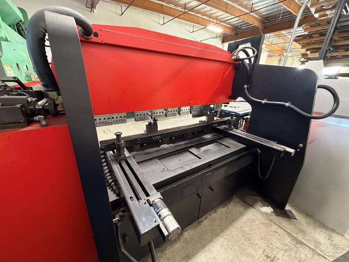 88 Ton, Amada #RG-80, CNC press brake, 8' overall, 86" between housing, 3.9" stroke, 10.67" Shut Height - Image 6