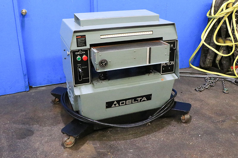 24" x 9" Delta #RC63-63N, woodworking planer, 25" x 35" table, 20-60 FPM, spiral / helical cutting head - Image 2