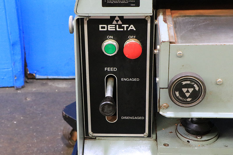 24" x 9" Delta #RC63-63N, woodworking planer, 25" x 35" table, 20-60 FPM, spiral / helical cutting head - Image 5