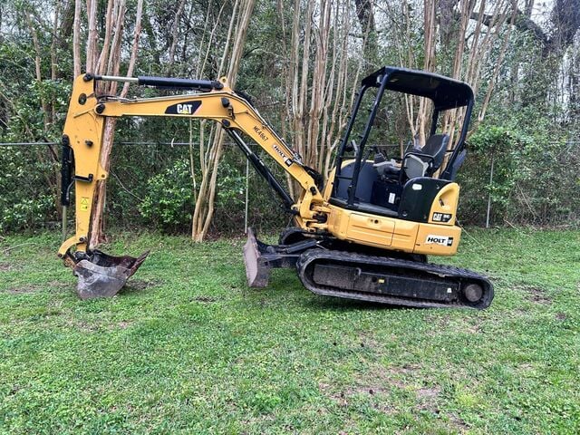 Caterpillar #304-E2-CR, long stick mini excavator, 24" bucket, 2748 hours, 2016 - Image 1