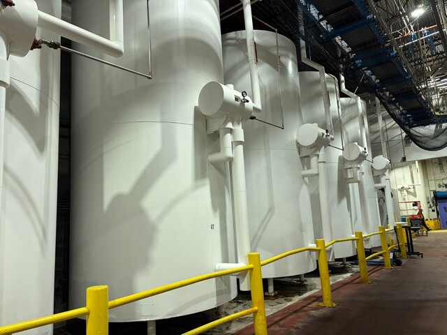 Cherry Burrell, 9000 gallon 304 Stainless Steel refrigerated silo tank, agitator - Image 2