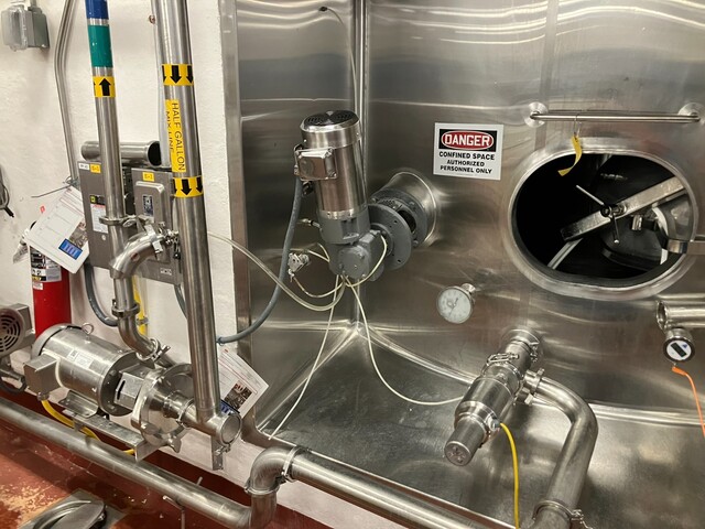 Cherry Burrell, 9000 gallon 304 Stainless Steel refrigerated silo tank, agitator - Image 4