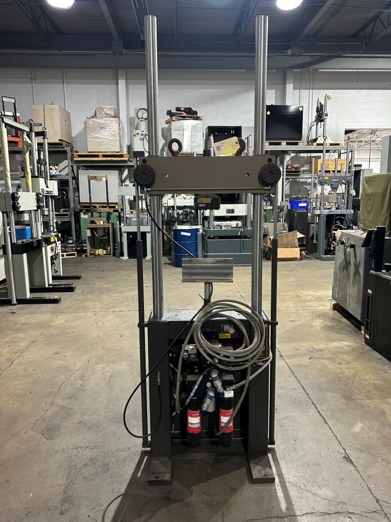MTS #810, 100 kN fatigue frame - Image 1