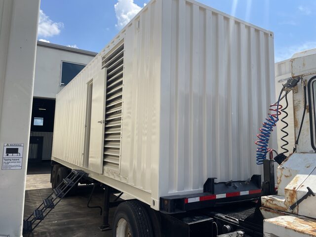 1750 KW Caterpillar #3516, Diesel Power Module, 25Z Prefix engine, 1800 RPM, Deep Sea 7310 controls, 480 - Image 2