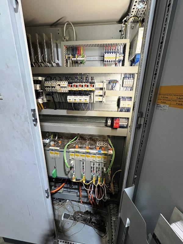 Elumatec #SBZ-151, 5-Axis CNC profile machining center, 24000 RPM, 34' bed length, 2016 - Image 6