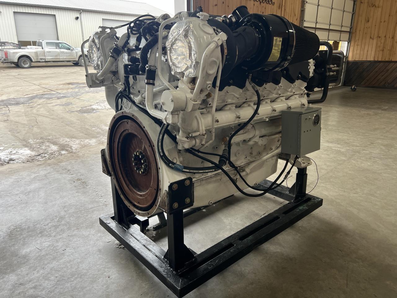 1800 HP Caterpillar #C32, Marine Diesel Engine, 2300 RPM, Heat Exchanger, Sea Water Pump, 750 hours, 2007 - Image 4