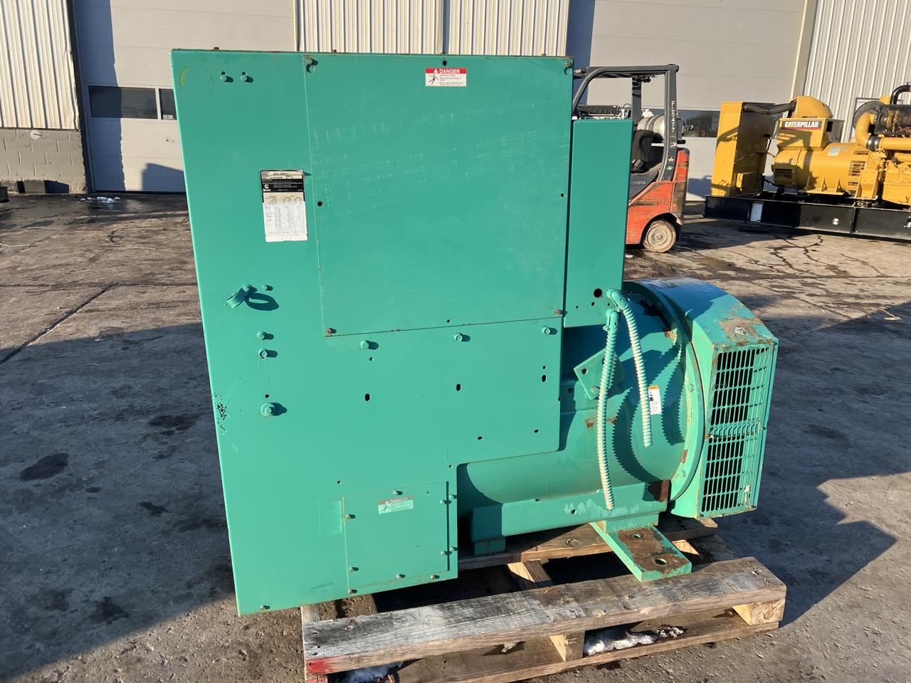 400 KW, 1800 RPM, Onan/Cummins #DFCE-4956771, Generator End w/ Controller & Breaker, 480 Volt, 129 hours, 2001 - Image 1