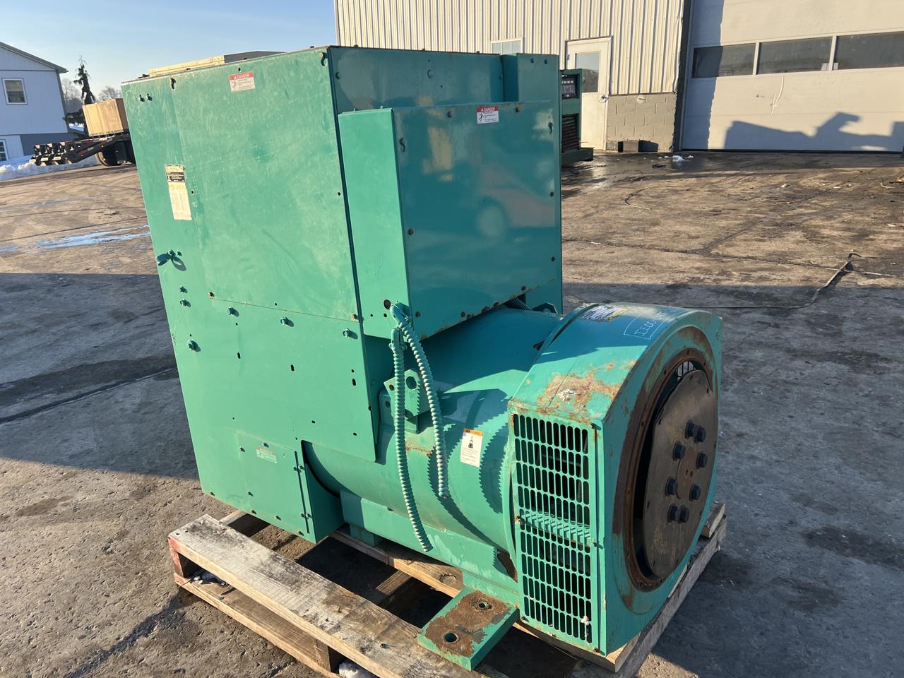 400 KW, 1800 RPM, Onan/Cummins #DFCE-4956771, Generator End w/ Controller & Breaker, 480 Volt, 129 hours, 2001 - Image 3