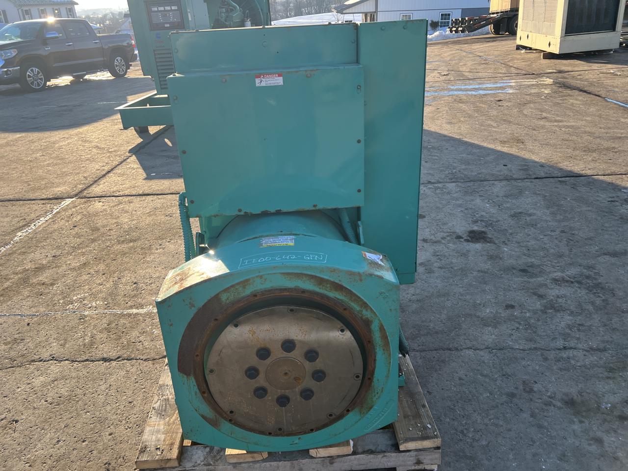 400 KW, 1800 RPM, Onan/Cummins #DFCE-4956771, Generator End w/ Controller & Breaker, 480 Volt, 129 hours, 2001 - Image 4