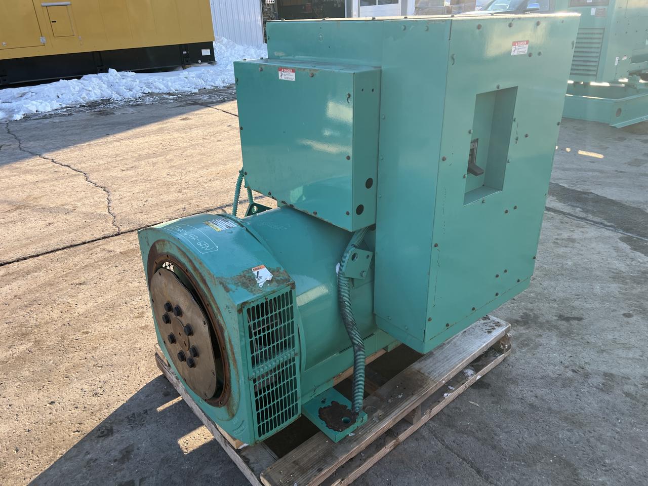 400 KW, 1800 RPM, Onan/Cummins #DFCE-4956771, Generator End w/ Controller & Breaker, 480 Volt, 129 hours, 2001 - Image 6