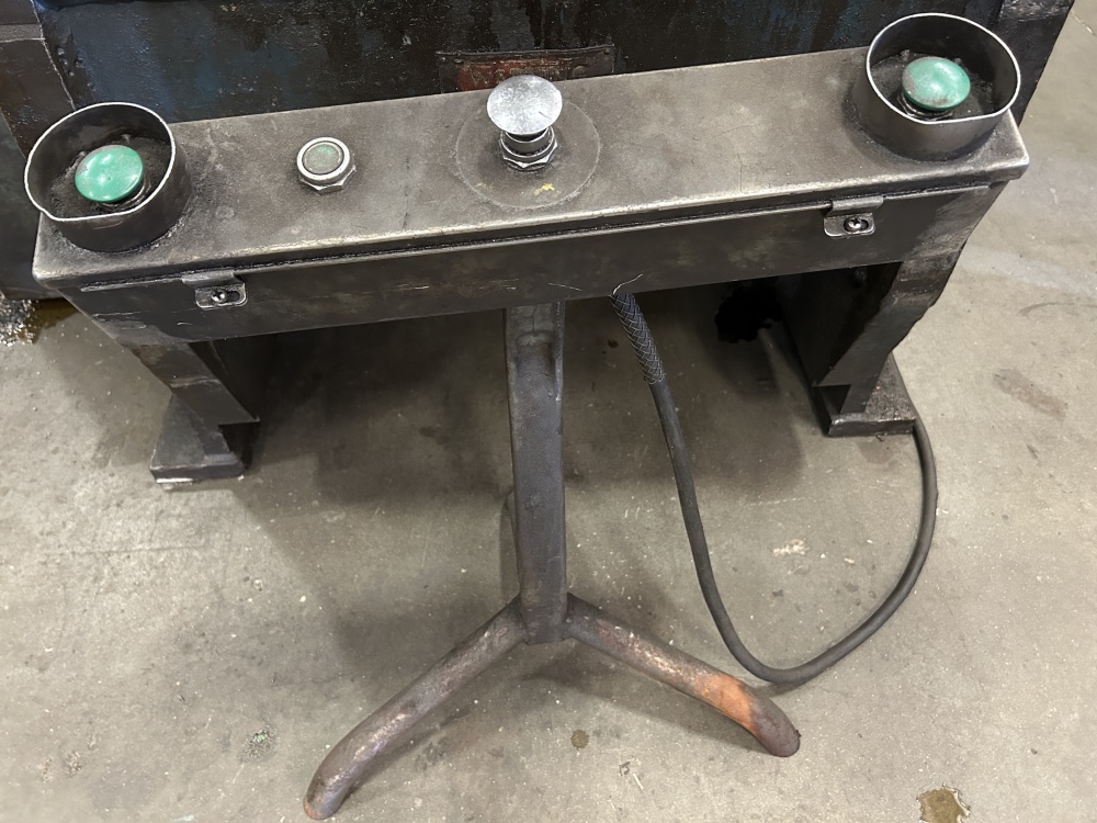 110 Ton, Niagara #E110, back gear obi press, 8" stroke, 21" Shut Height, 40 SPM, 5" adj., air clutch & brake - Image 7