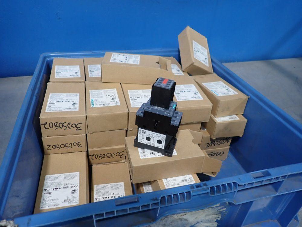 Siemens #3RT2027-1BB44-3MA0, Contactor, 15 kW, 32 Amps, 400 VAC - Image 1