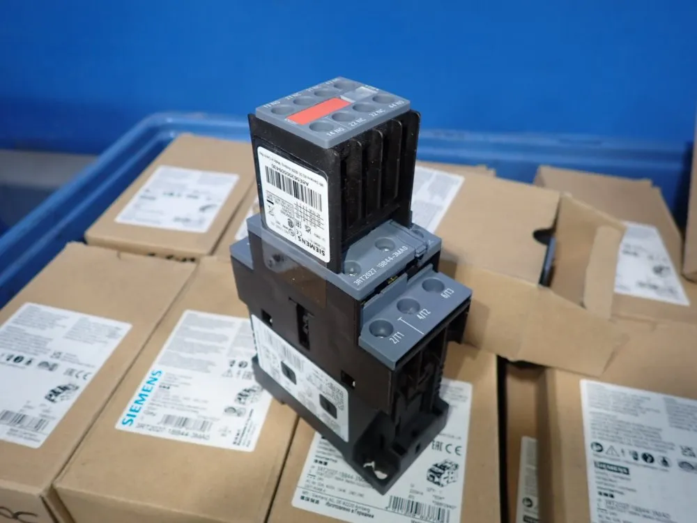 Siemens #3RT2027-1BB44-3MA0, Contactor, 15 kW, 32 Amps, 400 VAC - Image 5