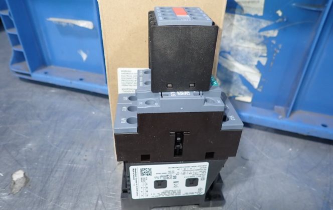 Siemens #3RT2027-1BB44-3MA0, Contactor, 15 kW, 32 Amps, 400 VAC - Image 9