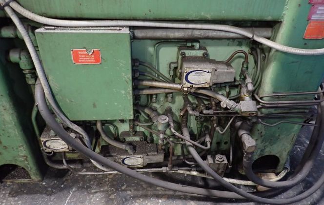 26" DoAll #TF-2430SA, Vertical Band Saw, w/Hydraulic Unit, 1.5" Blade, 220 V - Image 10