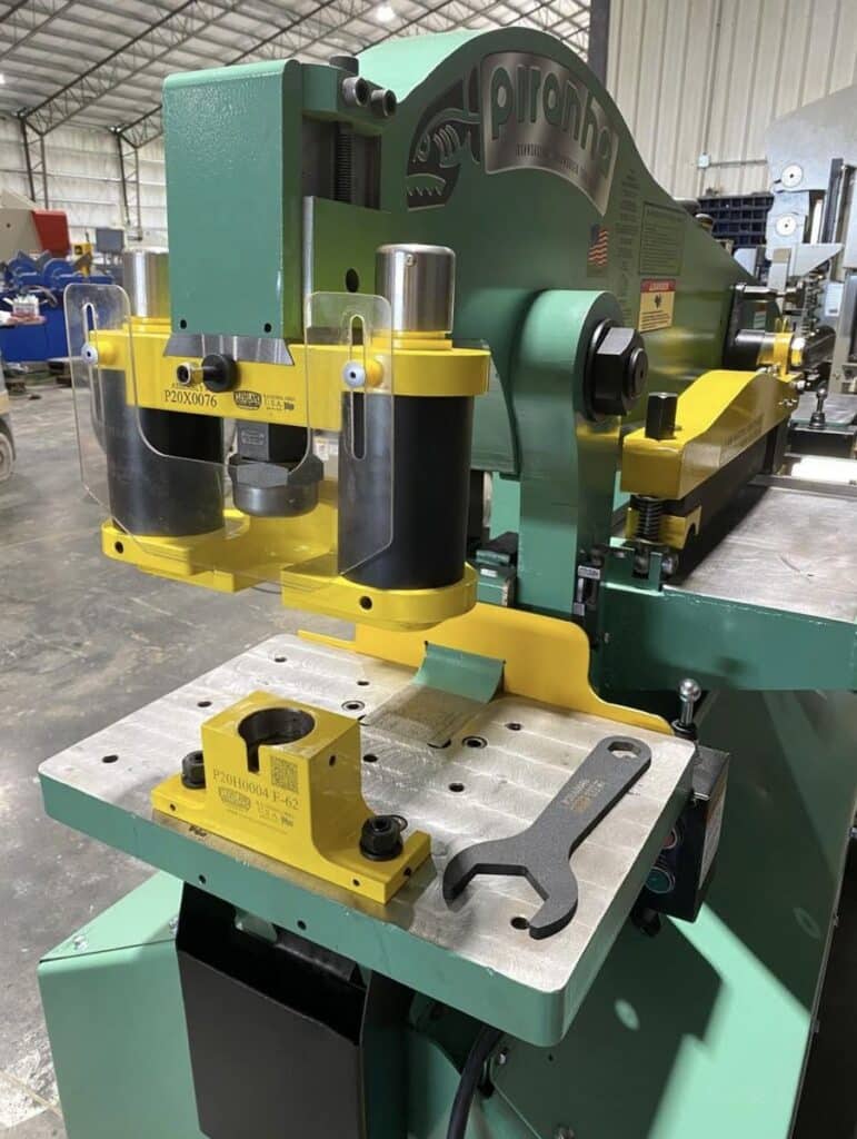 Piranha #P4-90, ironworker, 90 ton, 10" throat, 10 HP, rebuilt main hydraulic cylinder, new notcher blade - Image 2