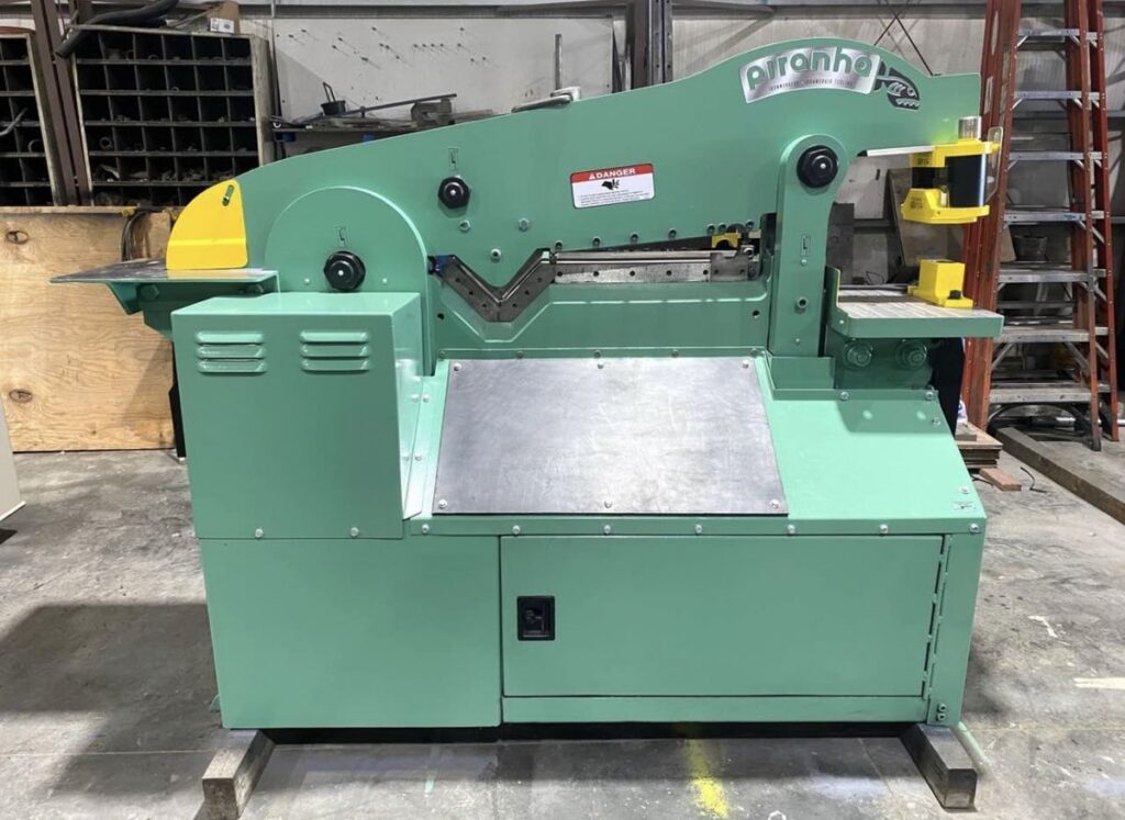 Piranha #P4-90, ironworker, 90 ton, 10" throat, 10 HP, rebuilt main hydraulic cylinder, new notcher blade - Image 4