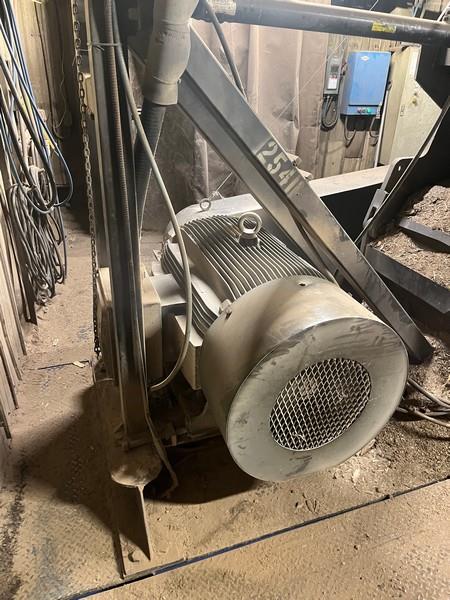 Universe Machine #11B33, Wood Waste Grinder, 16-24 tons/hr., 36" x 36" intake opening, 300 HP, 750 RPM, 30" - Image 6