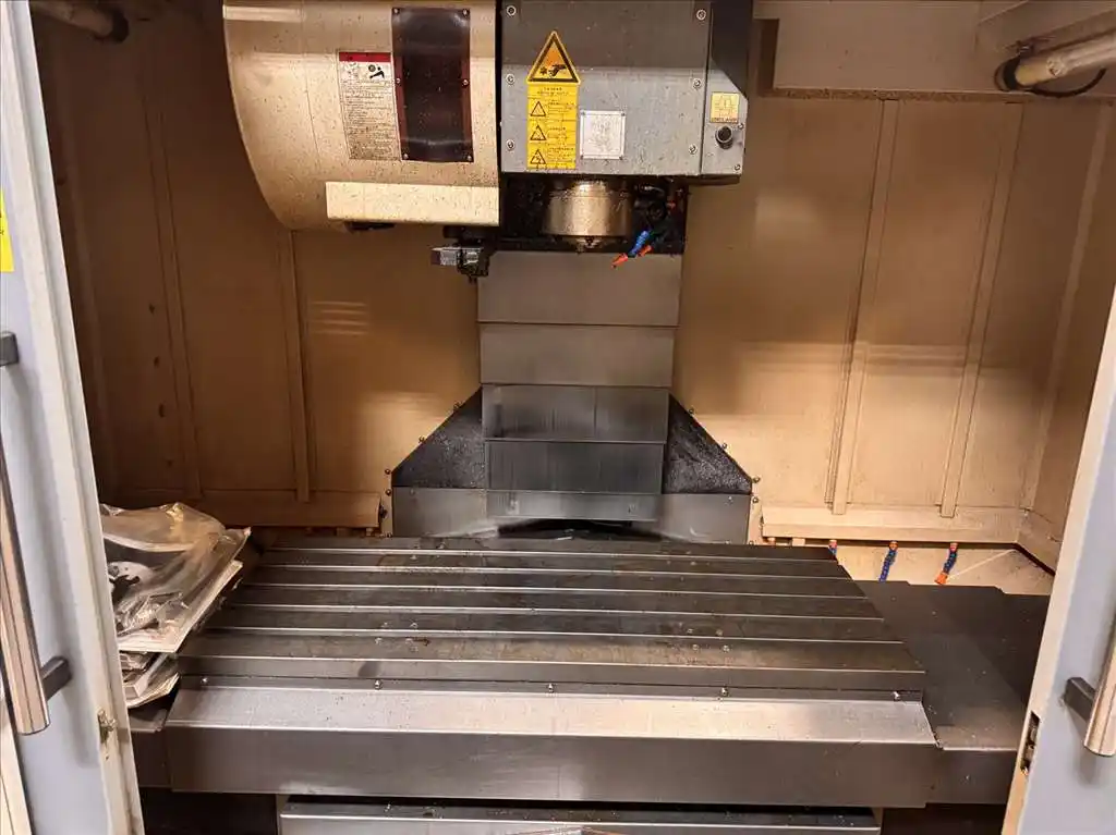 Akira-Seiki #V4XP, CNC vertical machining center, Mi645 Control, 41.3" X, 19.8" Y, 22" Z, 12000 RPM, 28 - Image 3