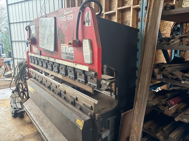 88 Ton, Amada #RG-80, CNC Press Brake, 94.5" bed length, 80.7" between uprights, 98.6" max. bending length - Image 4