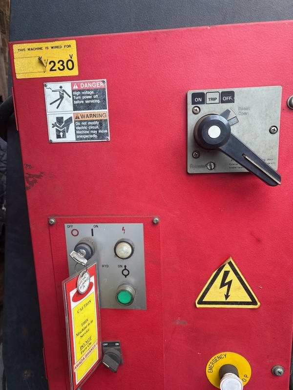 88 Ton, Amada #RG-80, CNC Press Brake, 94.5" bed length, 80.7" between uprights, 98.6" max. bending length - Image 8