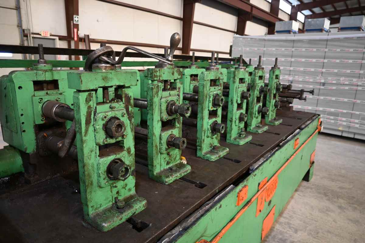 8 Stand, Yoder #M2, rollformer, 2" spindle diameter, 13" roll space, 15" horizontal centers, 4"-7" vertical - Image 3