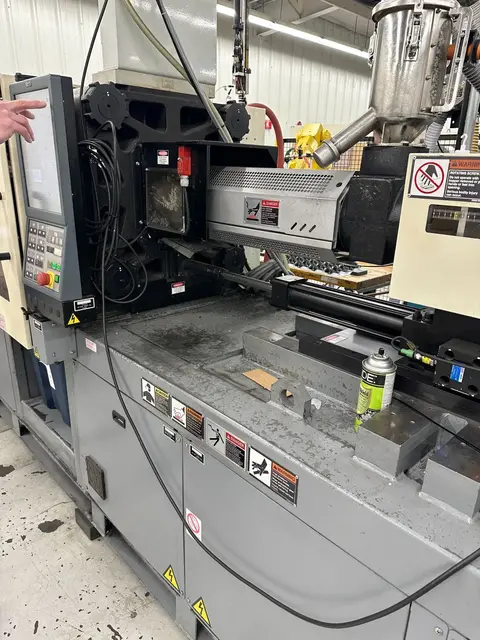 123 Ton, 6.1 oz., Nissei #FNX110IIIA-18A, hybrid horizontal injection molder, 18.1" x 18.1" tie bar spacing - Image 4