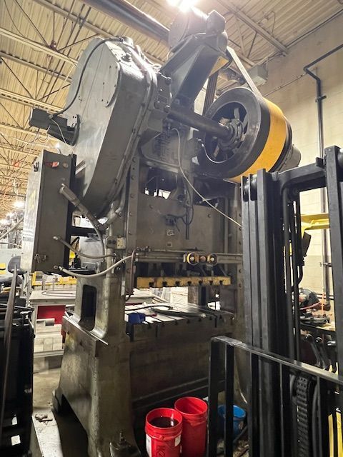 150 Ton, Minster #P2-150-48-36, straight side double crank, 4" stroke, 8" adj., 48" x36" bed, 16" window, air - Image 5