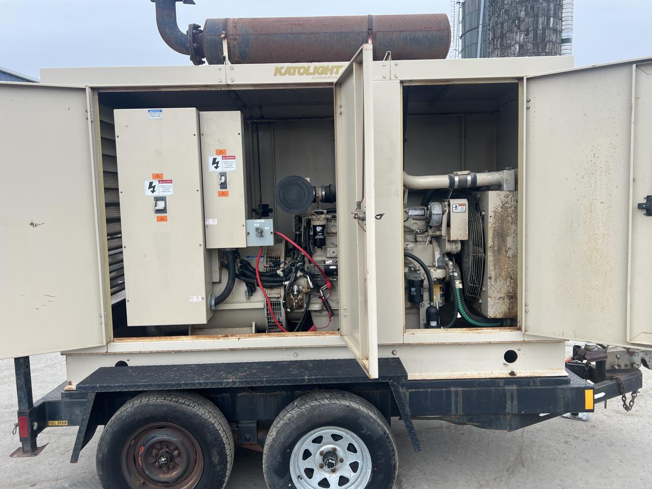 150 KW Kato light #D150F-J4T2, Portable Diesel Generator, 6.8 Liter John Deere engine, circuit breaker, 1800 - Image 6