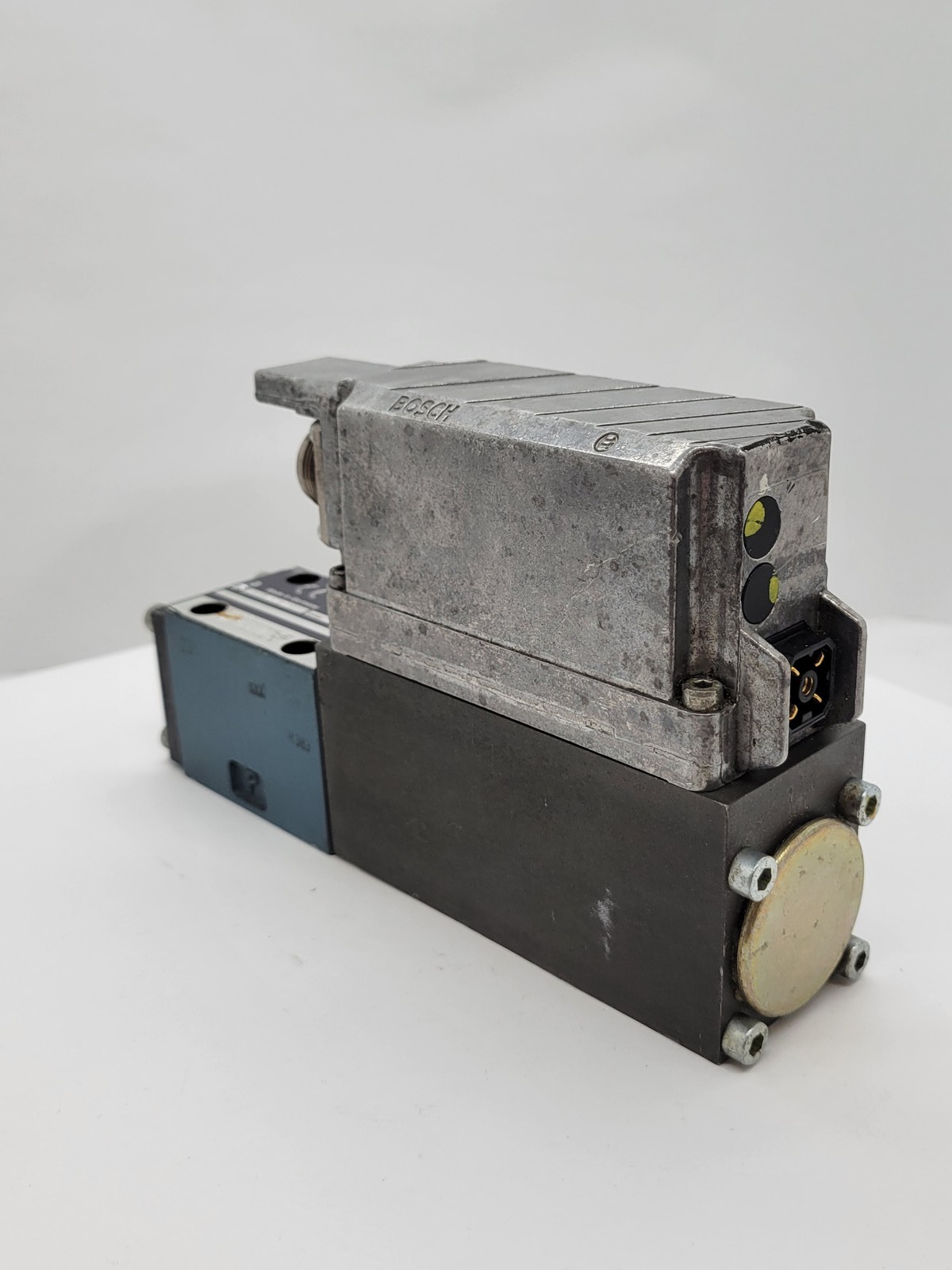 Bosch #0811404606, Servo Solenoid Valve, 24VDC, Pressure Ports 315 Bar - Image 4