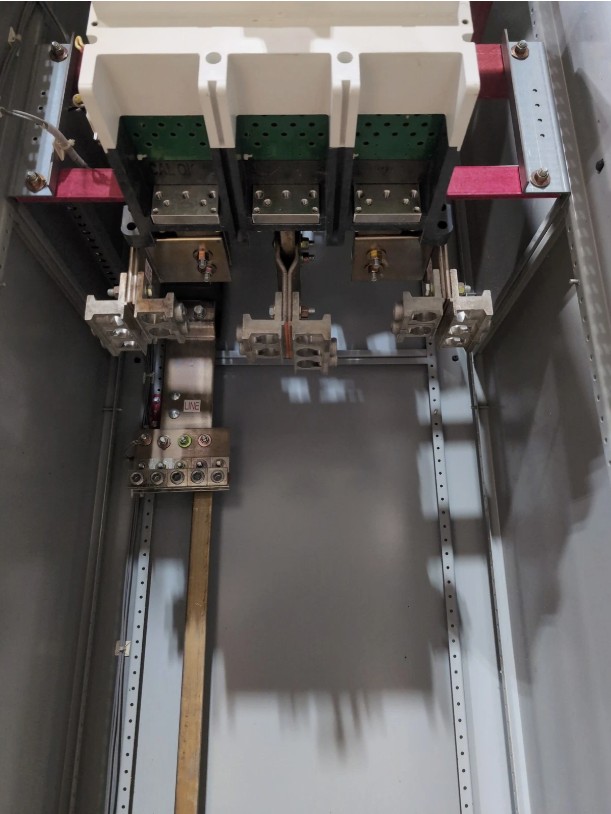 1600 Amps, Eaton, PRLC Low-Voltage Switchboard Lineup, (2) vertical sections, LSIG-protected main circuit - Image 7