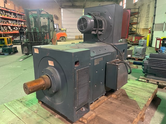 800 HP 1200 RPM Siemens, Frame 400, DPFVBB, 520 VA, 220 VF - Image 3