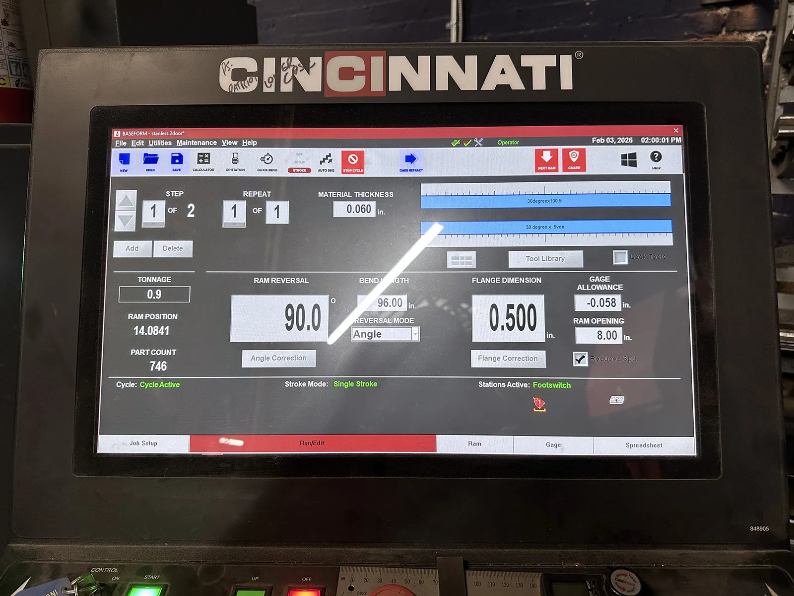 90 Ton, Cincinnati #90BX, hydraulic press brake, 10' overall, 102" between housing, 8" stroke, 15" open, 24" - Image 2
