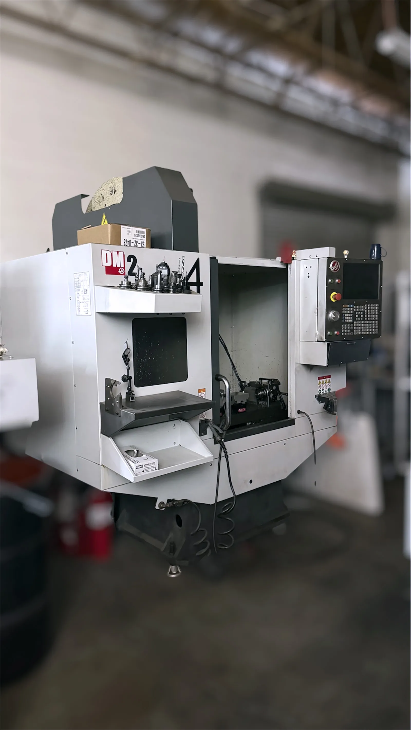 Haas #DM-2, CNC vertical machining center, 18 automatic tool changer, 28" X, 16" Y, 15.5" Z, 10000 RPM, 15 - Image 1