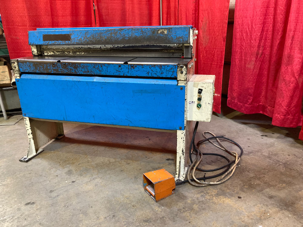 16 gauge x 4' Edwards #1.6/1250, power squaring shear, 25" Back Gauge, 60 SPM, 4 edge carbon chrome blades, 2 - Image 2