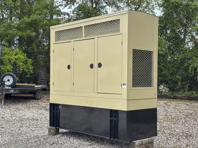 180 KW Kohler / Rehlko #6081AF001, diesel generator, weatherproof enclosure, 277/480 Volts, 2002 - Image 2