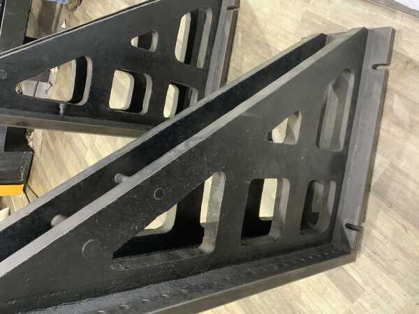 15-1/4" x 52-1/2" x 35" Angle plates with tapped holes, set - Image 4
