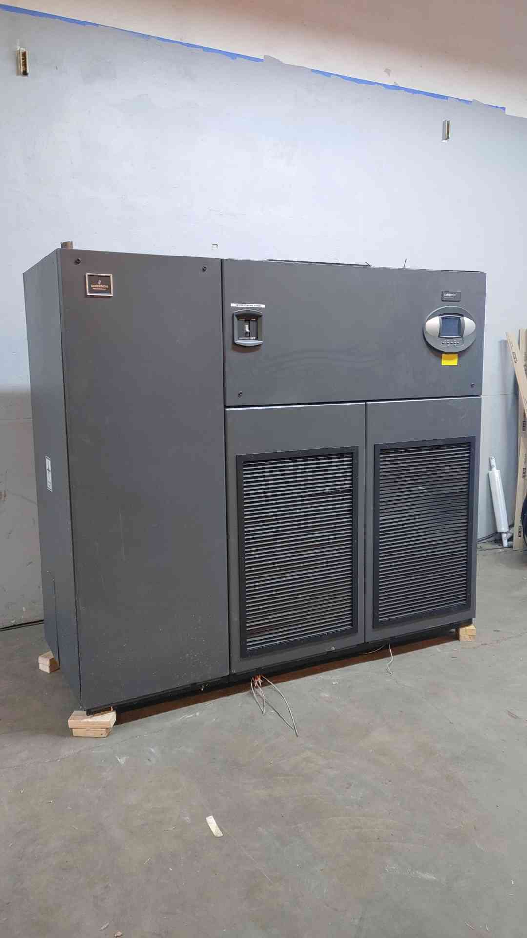 12 Ton Liebert #VS042KDA000487S, CRAC, Glycol, Upflow, 460 Volts, 3PH, R407C, 2013 - Image 4