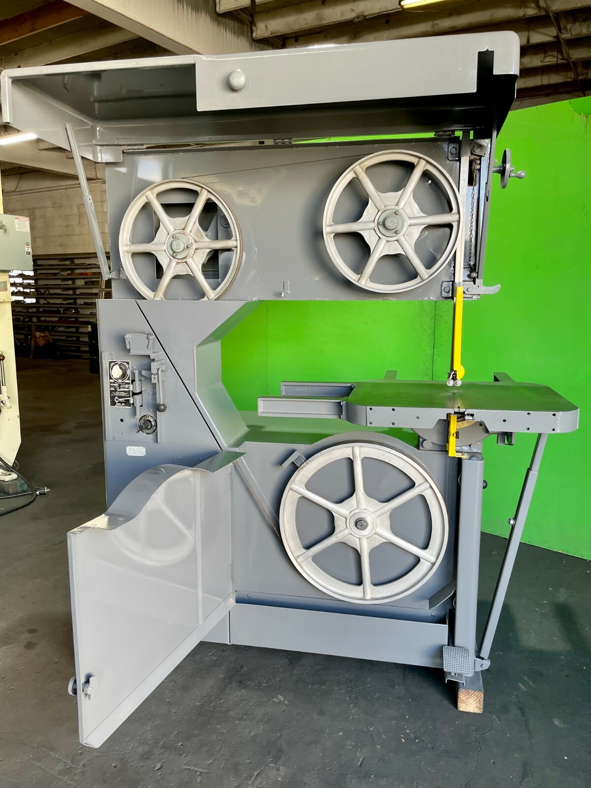 12" x 36" Grob #NS36, Vertical Band Saw, 2030 FPM, 24" x28" table, 1/16"- 1/2" blade, 1 HP, AS IS - Image 9