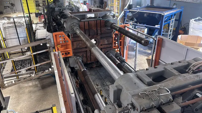 770 Ton, 1404 oz., Chen Hsong #SM700-TP-SVP/2 (D2) Supermaster tool post Series, 40.15"  40.15" tie bar - Image 4