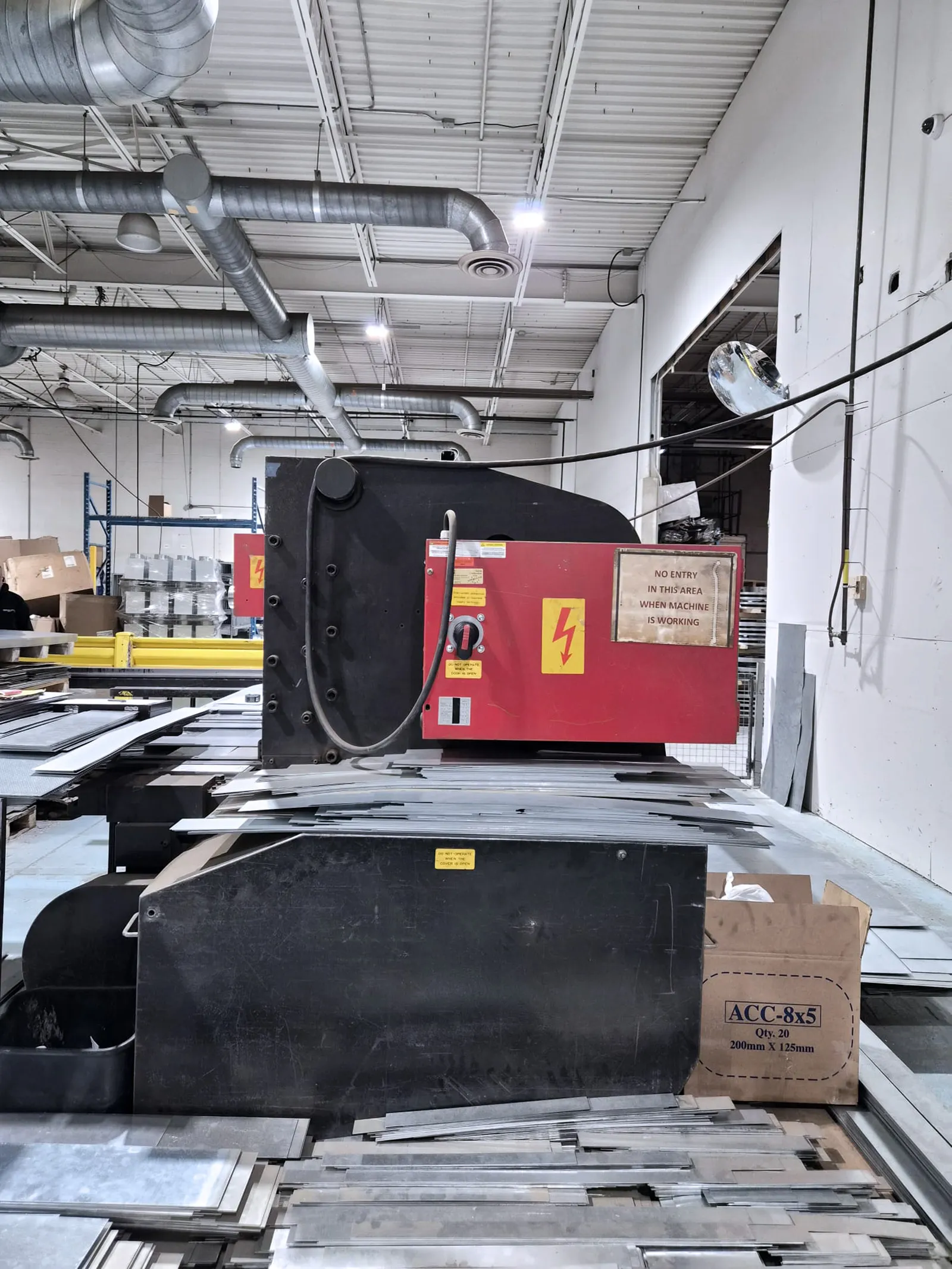 1/4" x 10' Amada #M3060, 16 holddown, 60 SPM, Amada CNC Back Gauge, squaring arm, 2 front support arms, 2003 - Image 5