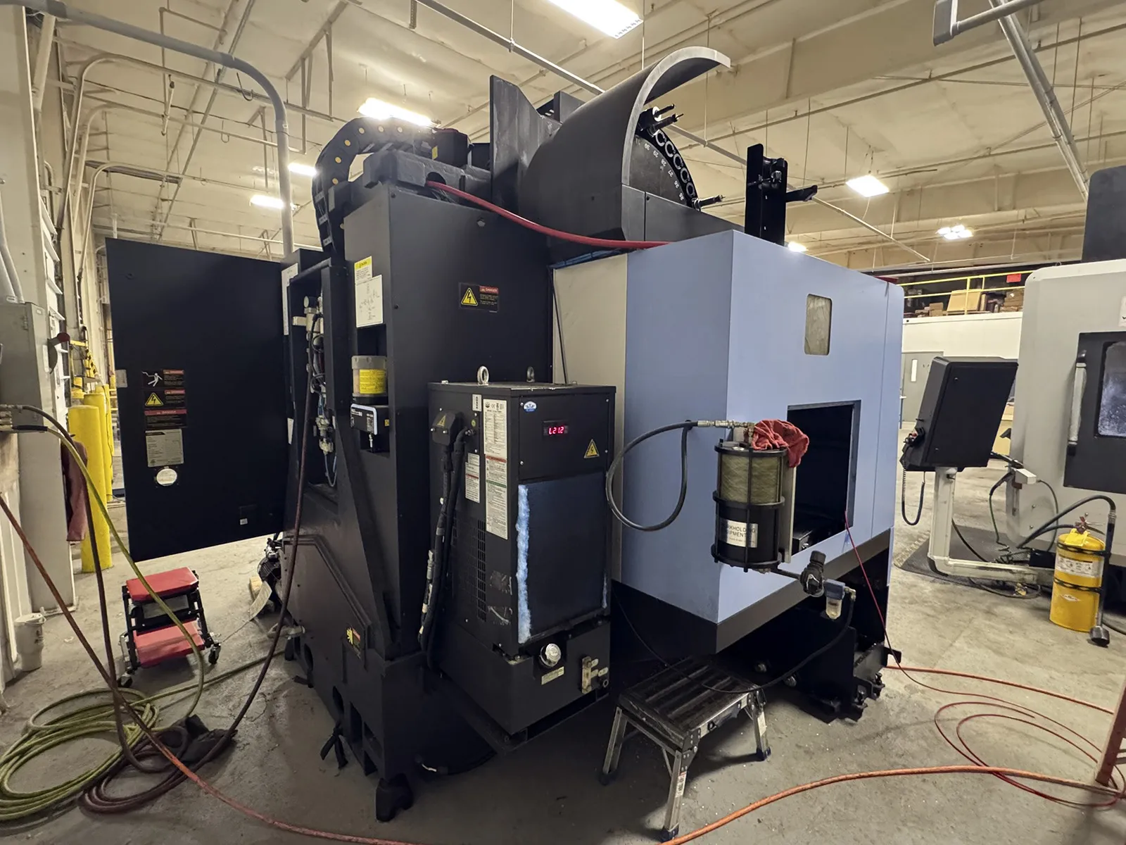 Daewoo Doosan #DNM-5700S, CNC vertical machining center, 40 automatic tool changer, 41.3" X, 22.4" Y, 20.1" - Image 2