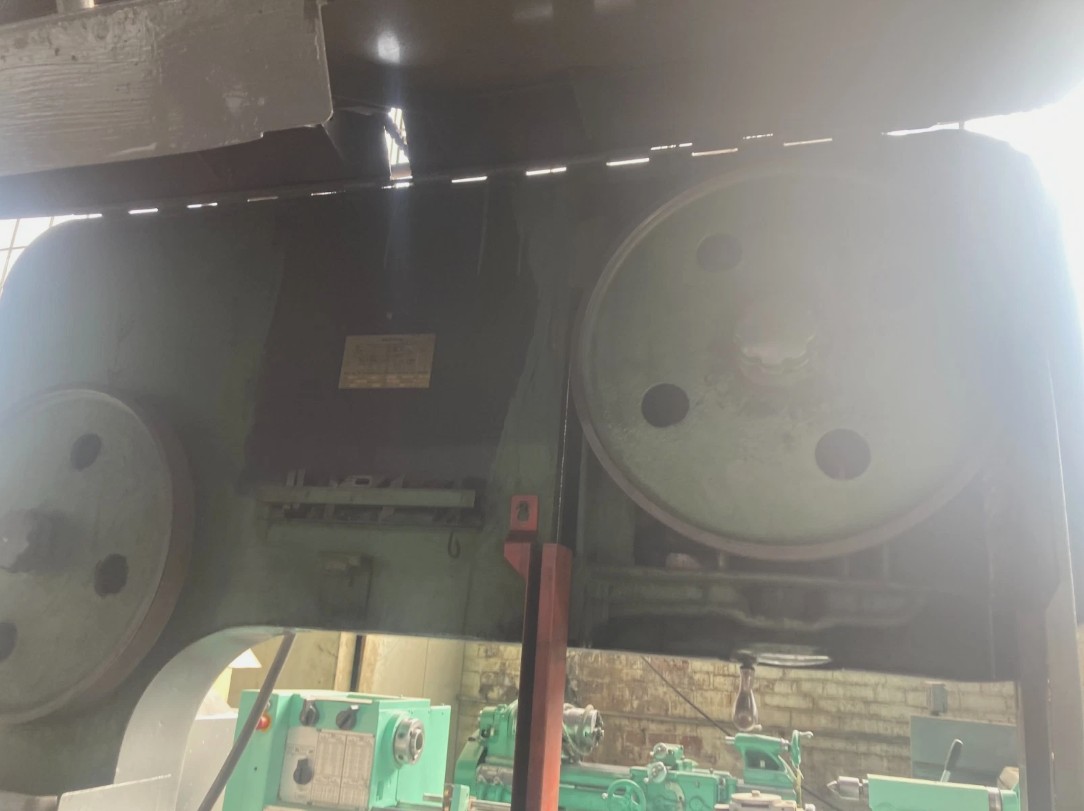 36" DoAll #V-36, Vertical Band Saw, variable speed - Image 5