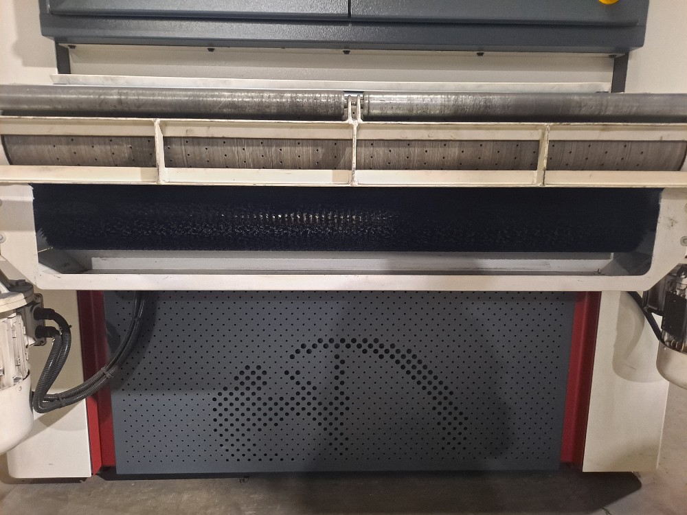 42" Timesavers #32-Series-1100-WRB, wide belt sanding and deburring machine, wet dust collector, 300 hours - Image 6