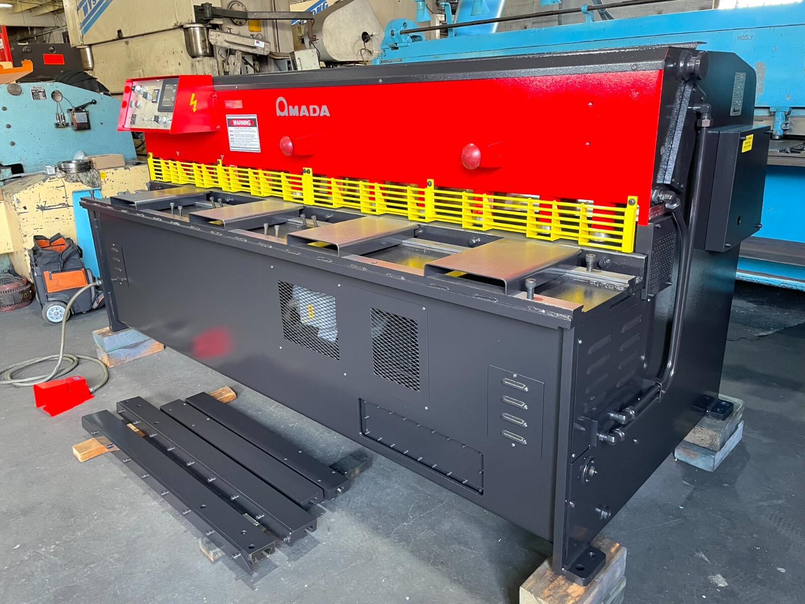 11 gauge x 8' Amada #S-2532, Hydraulic Shear, 23 SPM, front operated power back gauge, 1985 - Image 3