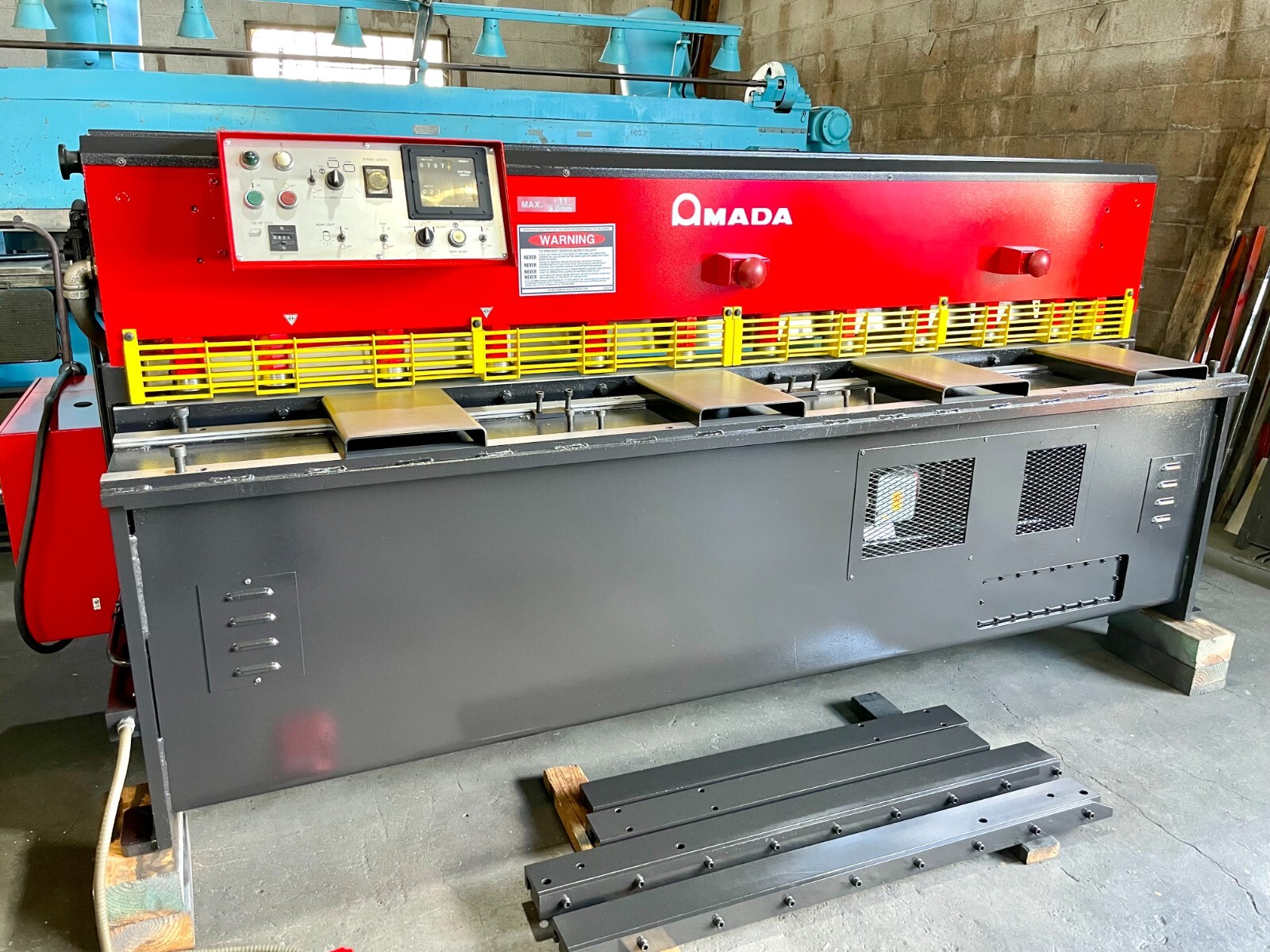 11 gauge x 8' Amada #S-2532, Hydraulic Shear, 23 SPM, front operated power back gauge, 1985 - Image 6