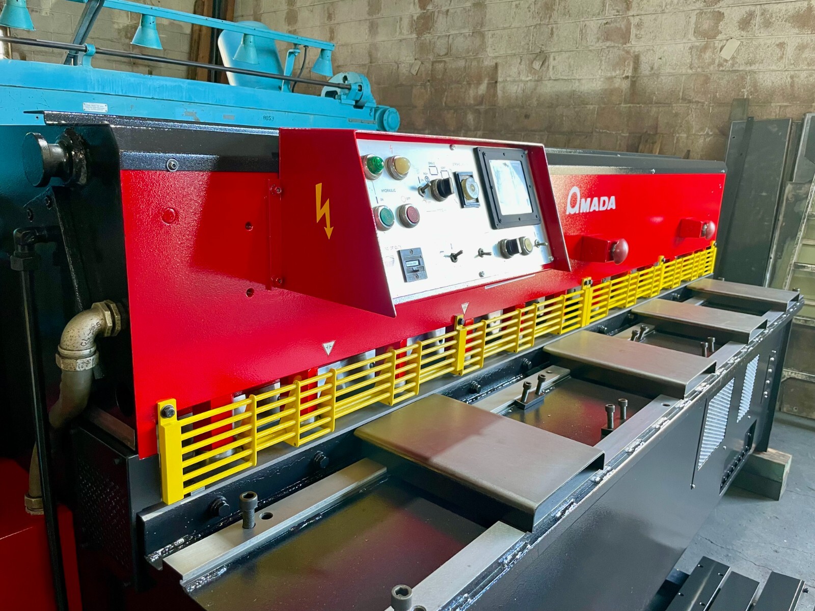 11 gauge x 8' Amada #S-2532, Hydraulic Shear, 23 SPM, front operated power back gauge, 1985 - Image 9