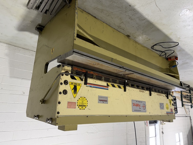 10 gauge x 10' Farina #CFO303, hydraulic power squaring shear, 20" throat depth, 18 hold downs, blade gap - Image 1