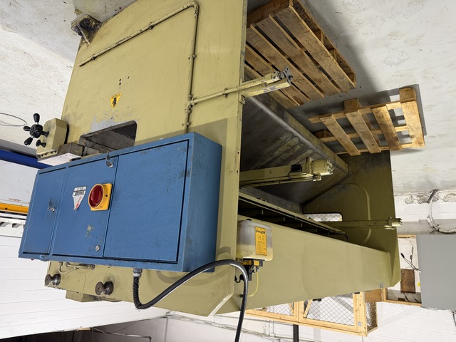 10 gauge x 10' Farina #CFO303, hydraulic power squaring shear, 20" throat depth, 18 hold downs, blade gap - Image 4