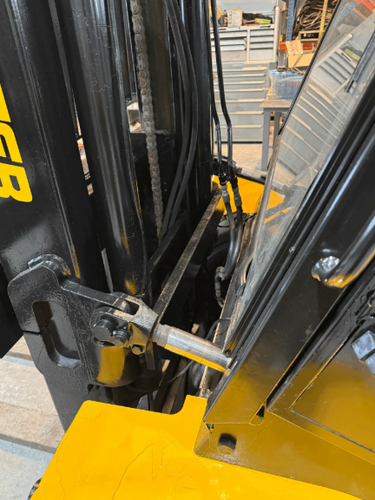15000 lb. Hyster #H155XL2, Diesel Forklift, 212" max lift height - Image 3